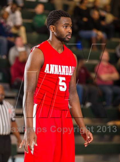 Thumbnail 2 in Washington-Lee vs Annandale (Wakefield Holiday Tournament) photogallery.