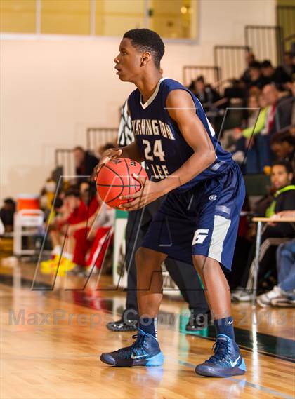 Thumbnail 3 in Washington-Lee vs Annandale (Wakefield Holiday Tournament) photogallery.