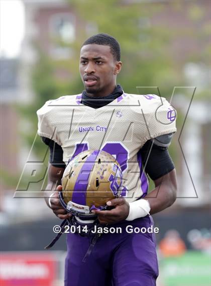 Thumbnail 1 in Union City vs. Coalfield (TSSAA Division I Class 1A BlueCross Bowl)  photogallery.