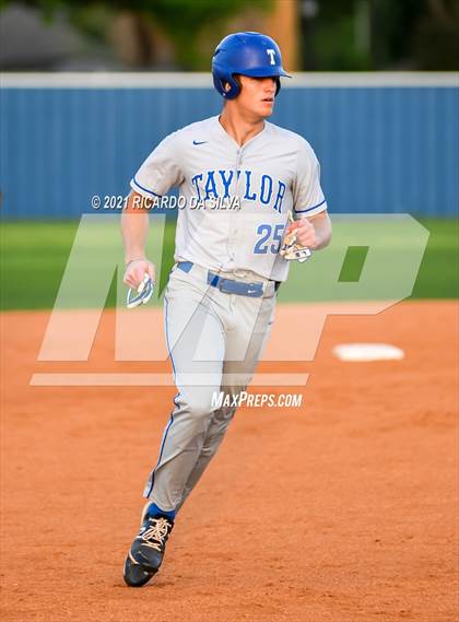 Thumbnail 1 in Katy Taylor vs Mayde Creek photogallery.