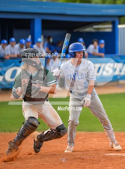 Thumbnail 1 in Katy Taylor vs Mayde Creek photogallery.