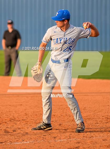 Thumbnail 2 in Katy Taylor vs Mayde Creek photogallery.