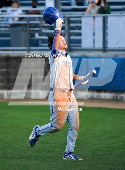 Thumbnail 3 in Katy Taylor vs Mayde Creek photogallery.
