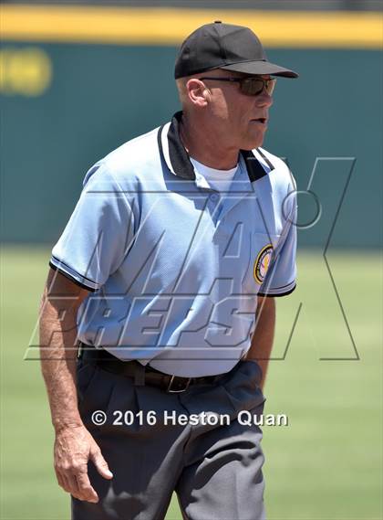 Thumbnail 1 in Woodbridge vs. Redondo Union (CIF-SS D3 Final) photogallery.