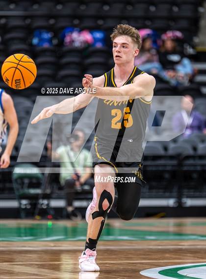 Thumbnail 3 in Union vs Richfield (UHSAA 3A Quarterfinal) photogallery.