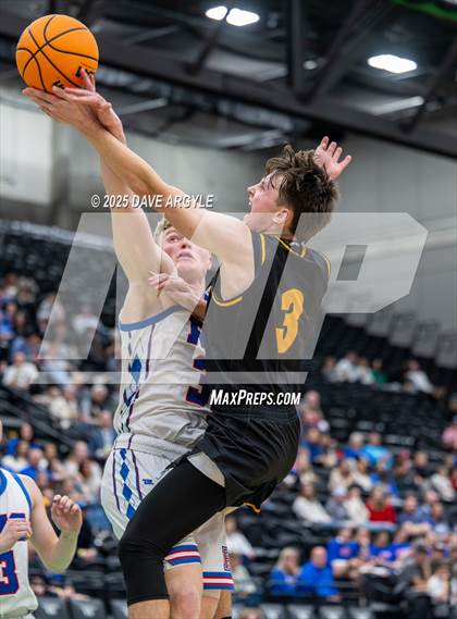 Thumbnail 3 in Union vs Richfield (UHSAA 3A Quarterfinal) photogallery.