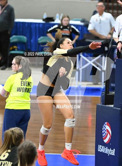 Thumbnail 2 in Rock Canyon vs. Grandview (CHSAA 5A Semi-Final) photogallery.