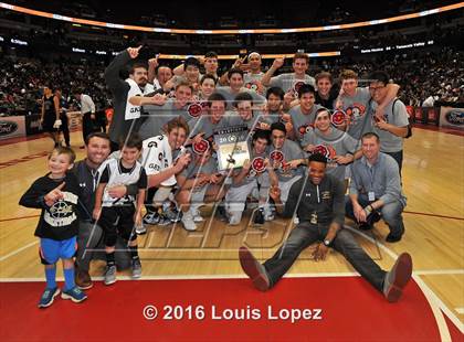 Thumbnail 1 in Oak Park vs. Bonita (CIF SS 3AA Final) photogallery.