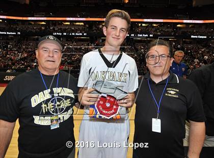 Thumbnail 2 in Oak Park vs. Bonita (CIF SS 3AA Final) photogallery.