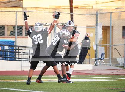 Thumbnail 2 in Stevens vs. Harlingen (UIL Class 6A Division 1 2nd Round Playoff) photogallery.