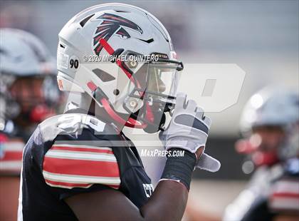 Thumbnail 1 in Stevens vs. Harlingen (UIL Class 6A Division 1 2nd Round Playoff) photogallery.