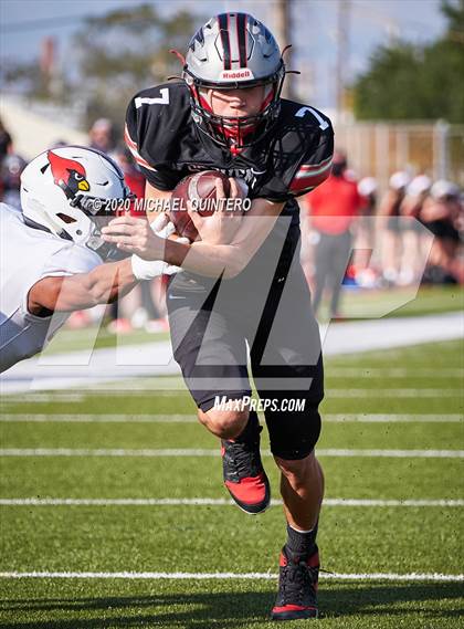 Thumbnail 2 in Stevens vs. Harlingen (UIL Class 6A Division 1 2nd Round Playoff) photogallery.