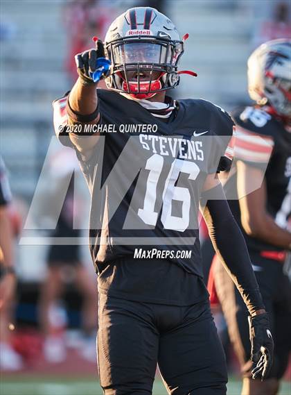Thumbnail 1 in Stevens vs. Harlingen (UIL Class 6A Division 1 2nd Round Playoff) photogallery.