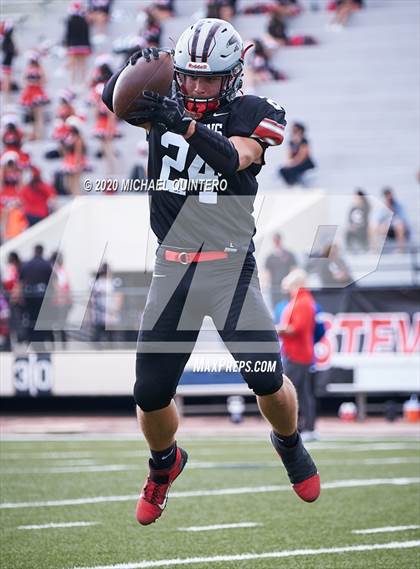Thumbnail 1 in Stevens vs. Harlingen (UIL Class 6A Division 1 2nd Round Playoff) photogallery.