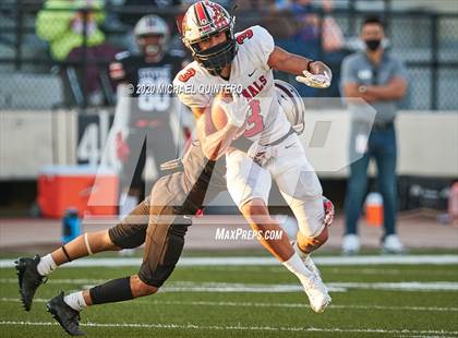 Thumbnail 3 in Stevens vs. Harlingen (UIL Class 6A Division 1 2nd Round Playoff) photogallery.