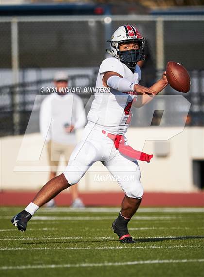 Thumbnail 2 in Stevens vs. Harlingen (UIL Class 6A Division 1 2nd Round Playoff) photogallery.