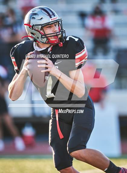 Thumbnail 1 in Stevens vs. Harlingen (UIL Class 6A Division 1 2nd Round Playoff) photogallery.