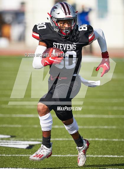 Thumbnail 3 in Stevens vs. Harlingen (UIL Class 6A Division 1 2nd Round Playoff) photogallery.