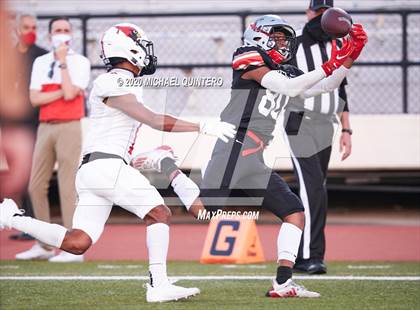 Thumbnail 2 in Stevens vs. Harlingen (UIL Class 6A Division 1 2nd Round Playoff) photogallery.