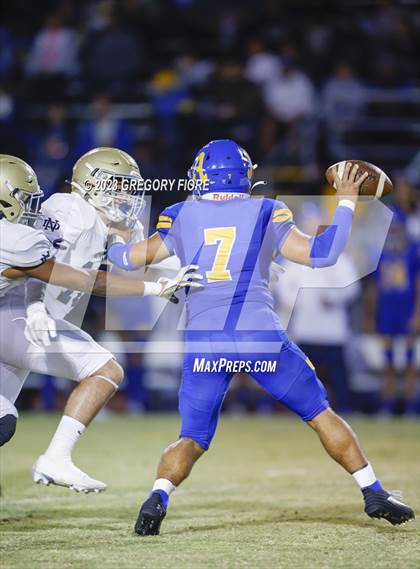 Thumbnail 1 in Notre Dame (SO) @ Bishop Amat photogallery.