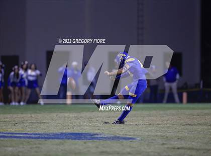 Thumbnail 2 in Notre Dame (SO) @ Bishop Amat photogallery.