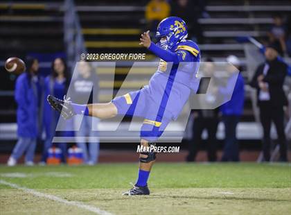 Thumbnail 2 in Notre Dame (SO) @ Bishop Amat photogallery.
