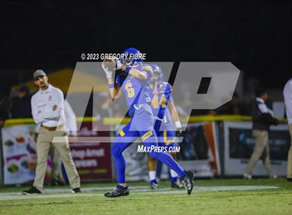 Thumbnail 1 in Notre Dame (SO) @ Bishop Amat photogallery.