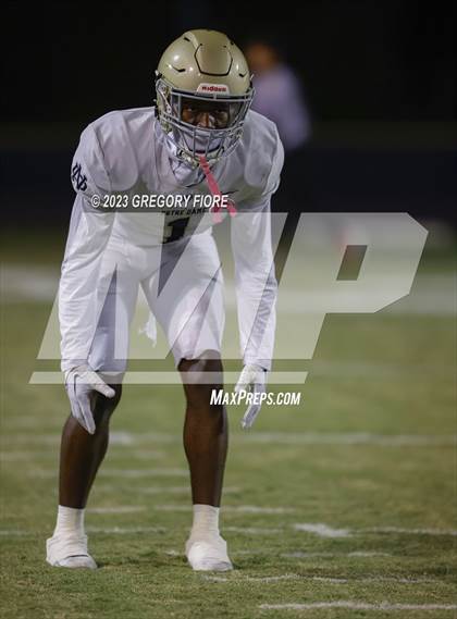 Thumbnail 3 in Notre Dame (SO) @ Bishop Amat photogallery.