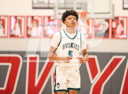 Thumbnail 3 in Hillcrest vs. Sheldon (Pro Image Holiday Classic Large Schools) photogallery.