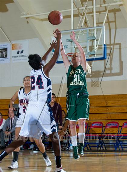 Thumbnail 2 in Santa Barbara vs San Marcos (Gold Coast Tournament) photogallery.