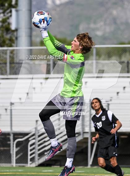 Thumbnail 2 in Mountain Ridge vs. Davis (UHSAA 6A Semifinal) photogallery.