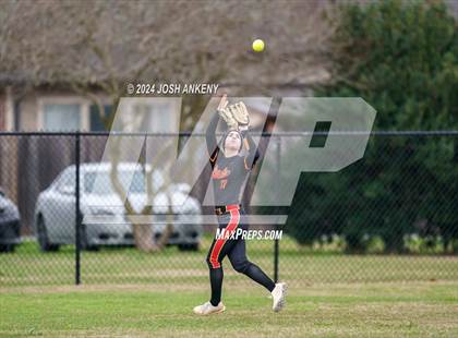 Thumbnail 2 in Brusly vs Vandebilt Catholic photogallery.