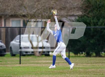 Thumbnail 2 in Brusly vs Vandebilt Catholic photogallery.