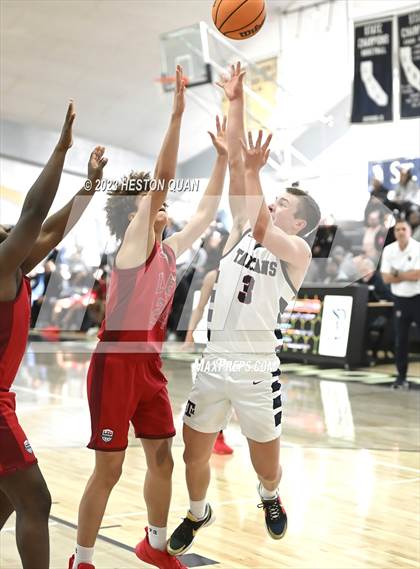 Thumbnail 3 in St. Margaret's vs. Leuzinger (MLK Classic) photogallery.