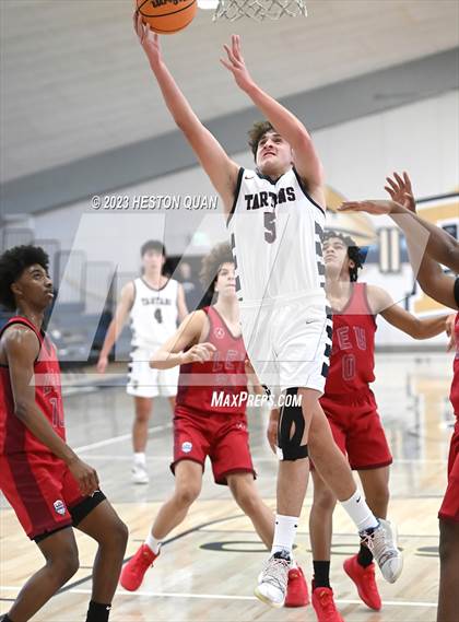 Thumbnail 1 in St. Margaret's vs. Leuzinger (MLK Classic) photogallery.