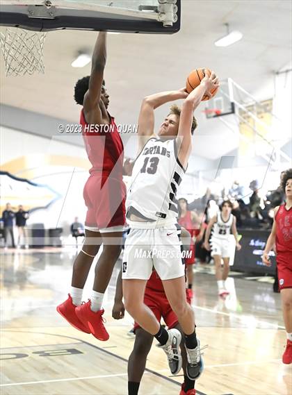 Thumbnail 1 in St. Margaret's vs. Leuzinger (MLK Classic) photogallery.
