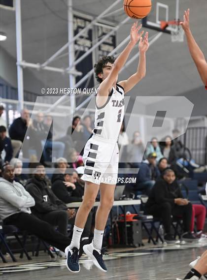 Thumbnail 1 in St. Margaret's vs. Leuzinger (MLK Classic) photogallery.