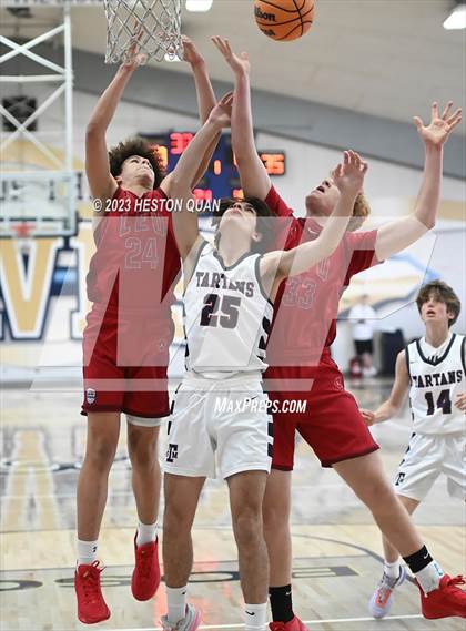 Thumbnail 2 in St. Margaret's vs. Leuzinger (MLK Classic) photogallery.