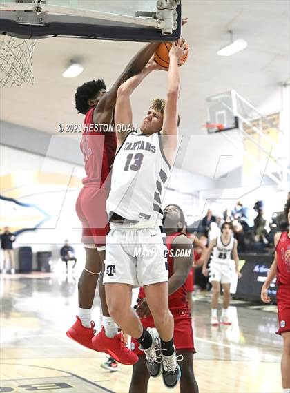 Thumbnail 2 in St. Margaret's vs. Leuzinger (MLK Classic) photogallery.