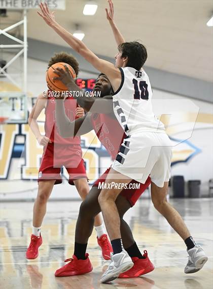 Thumbnail 1 in St. Margaret's vs. Leuzinger (MLK Classic) photogallery.
