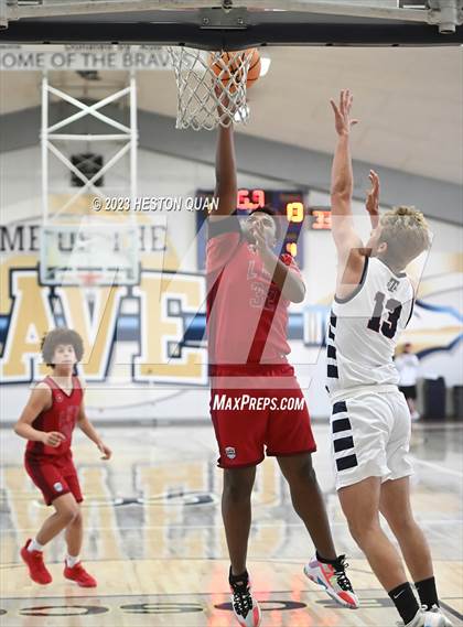 Thumbnail 3 in St. Margaret's vs. Leuzinger (MLK Classic) photogallery.