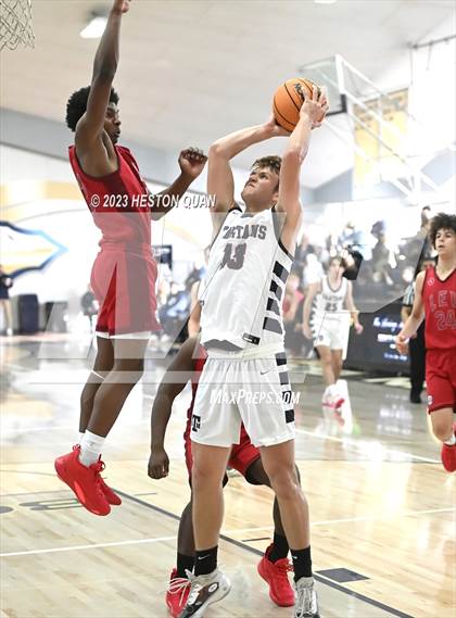 Thumbnail 3 in St. Margaret's vs. Leuzinger (MLK Classic) photogallery.