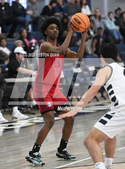 Thumbnail 1 in St. Margaret's vs. Leuzinger (MLK Classic) photogallery.