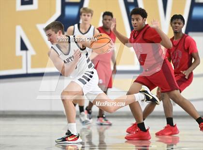 Thumbnail 1 in St. Margaret's vs. Leuzinger (MLK Classic) photogallery.