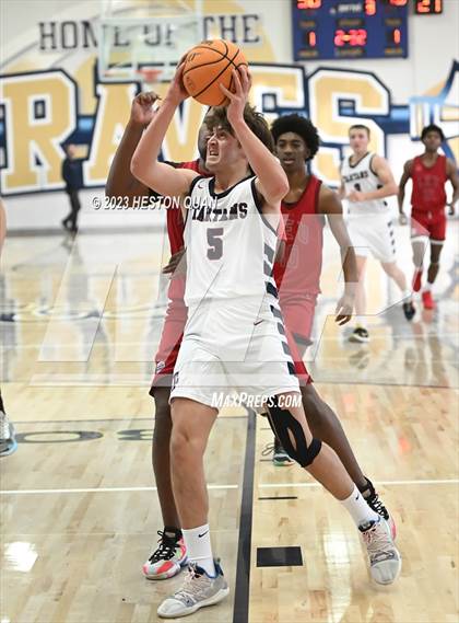 Thumbnail 2 in St. Margaret's vs. Leuzinger (MLK Classic) photogallery.