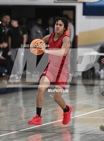 Thumbnail 3 in St. Margaret's vs. Leuzinger (MLK Classic) photogallery.