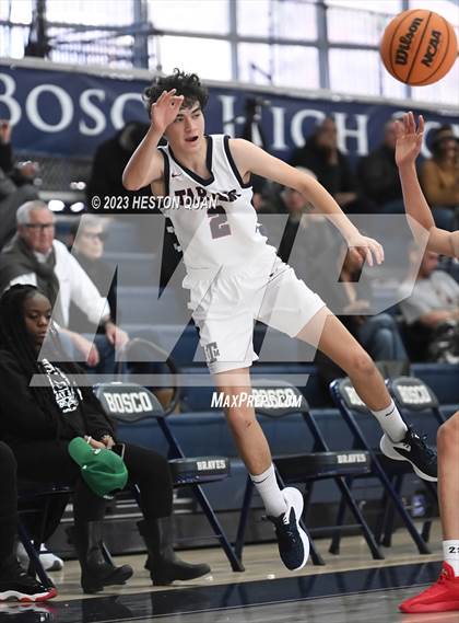 Thumbnail 2 in St. Margaret's vs. Leuzinger (MLK Classic) photogallery.