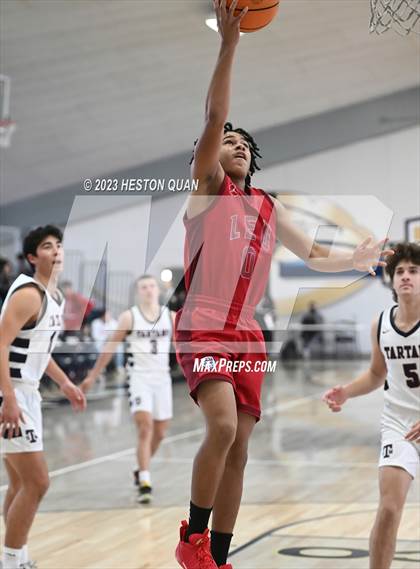Thumbnail 3 in St. Margaret's vs. Leuzinger (MLK Classic) photogallery.