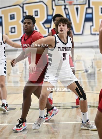 Thumbnail 2 in St. Margaret's vs. Leuzinger (MLK Classic) photogallery.