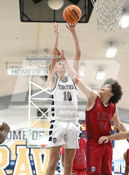 Thumbnail 2 in St. Margaret's vs. Leuzinger (MLK Classic) photogallery.